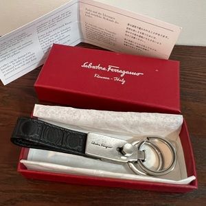 -Salvatore Ferragamo Gamma Valet Key Chain Black